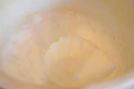 Бисквитный торт с ореховым кремом и бананами: шаг 3