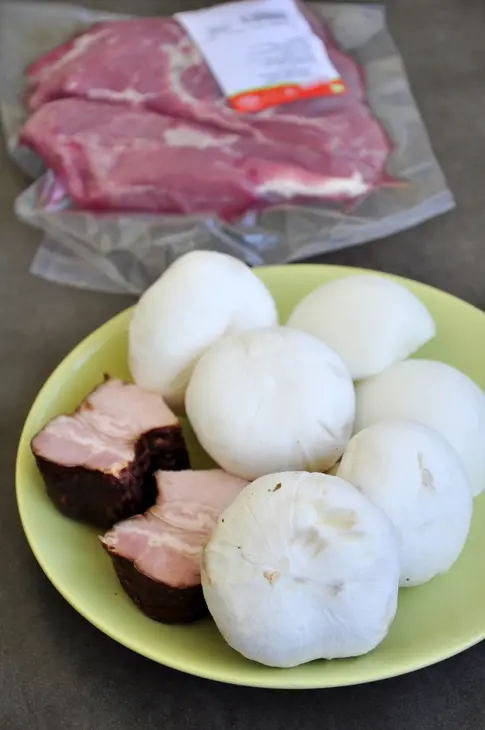 Быстрый мясной пирог в мультиварке: шаг 1