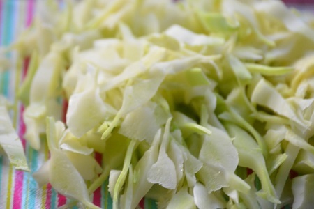 Салат с капустой , с сырной заправкой и шпинатом: шаг 1