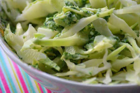 Салат с капустой , с сырной заправкой и шпинатом: шаг 3