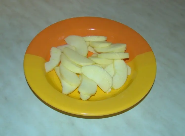 Салат из пекинской капусты с печенью и яблоками: шаг 2