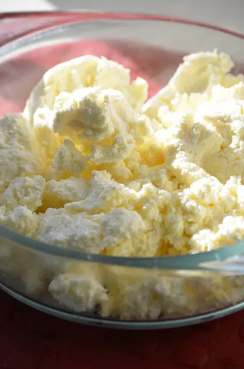 Сырники с шоколадом и вареной сгущенкой: шаг 1