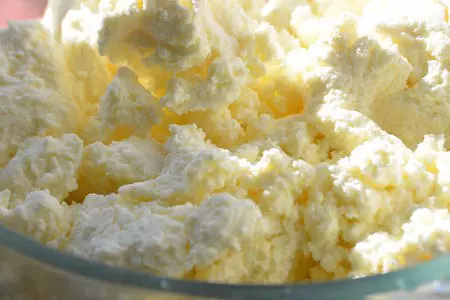 Сырники с шоколадом и вареной сгущенкой: шаг 1