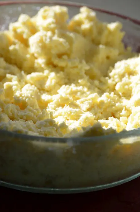 Сырники с шоколадом и вареной сгущенкой: шаг 3