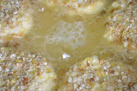Сырники с шоколадом и вареной сгущенкой: шаг 6