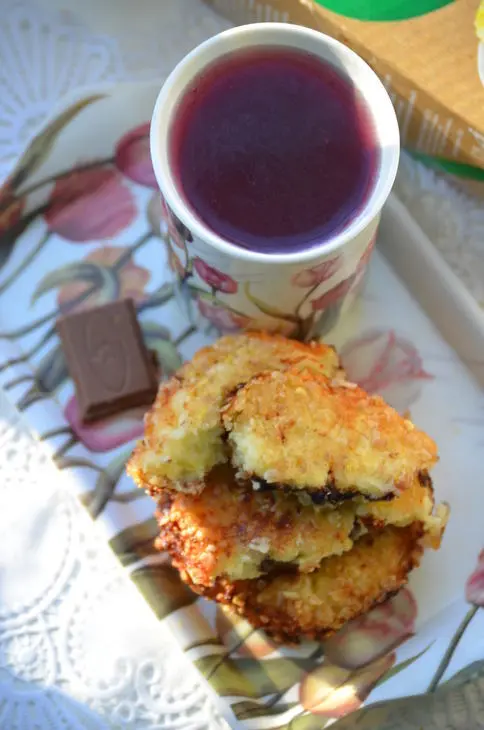 Сырники с шоколадом и вареной сгущенкой: шаг 7