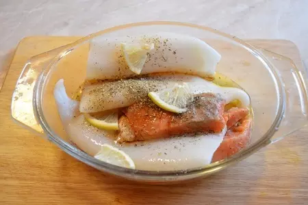 Шашлык из кальмаров и семги с гриль салатом: шаг 2