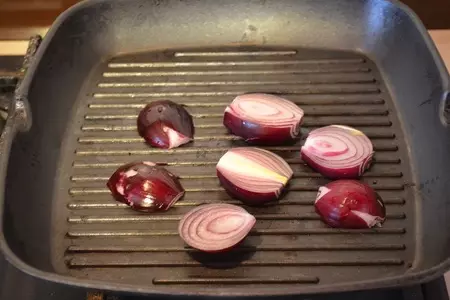 Шашлык из кальмаров и семги с гриль салатом: шаг 5