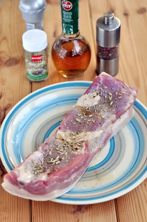 Запеченный свиной рулет (arista in porchetta): шаг 2