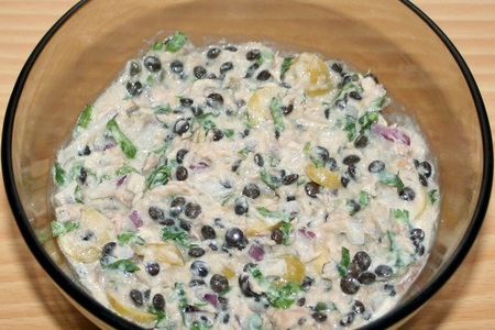 Салат из тунца с черной чечевицей и оливками в слоеных тарталетках: шаг 10