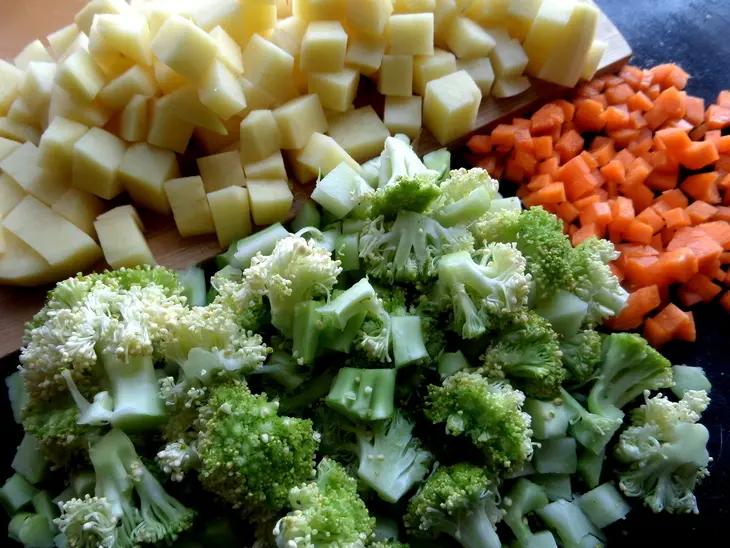 Сырный суп с овощами и оливками: шаг 3