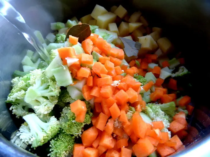 Сырный суп с овощами и оливками: шаг 4