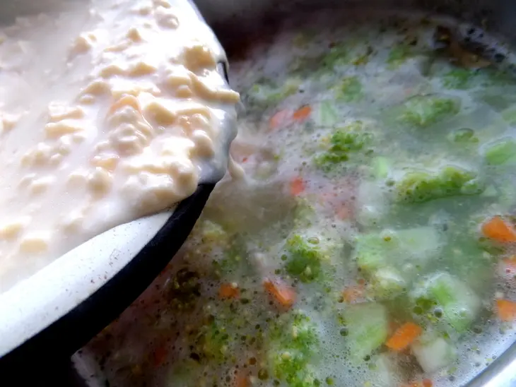 Сырный суп с овощами и оливками: шаг 6