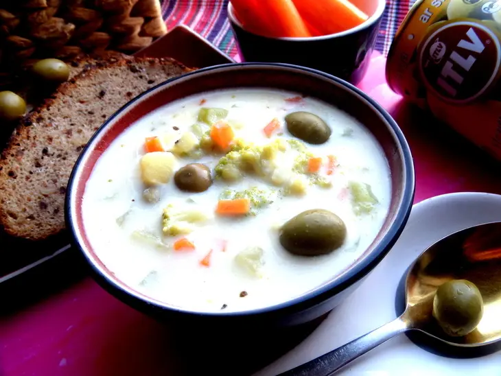 Сырный суп с овощами и оливками: шаг 8
