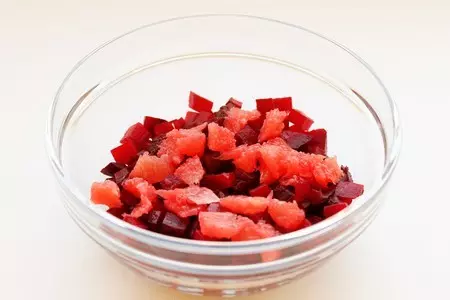 Салат со свеклой и грейпфрутом: шаг 2