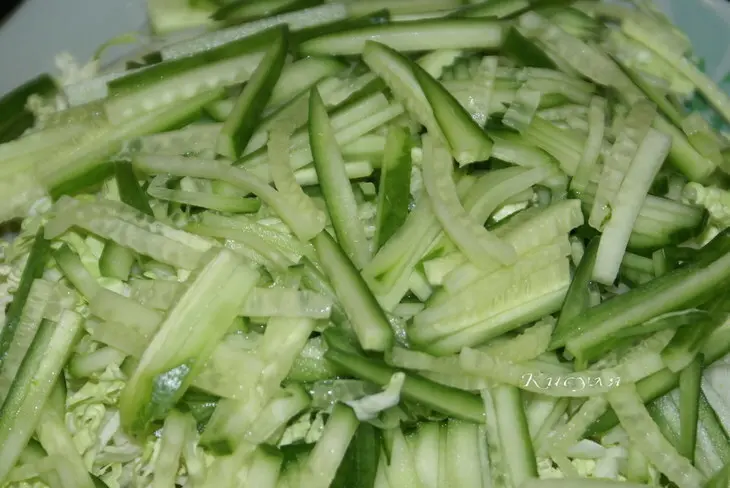 Овощной салат с черносливом и ореховым соусом: шаг 2