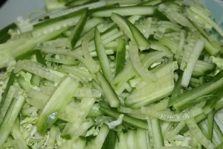 Овощной салат с черносливом и ореховым соусом: шаг 2