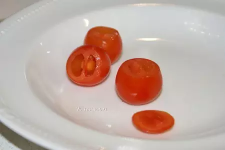 Закуска с анчоусами и моцареллой в помидорках черри: шаг 1