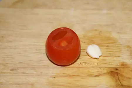 Закуска с анчоусами и моцареллой в помидорках черри: шаг 2