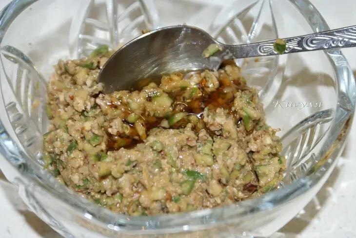 Конфеты из фейхоа с мёдом и орехами: шаг 3