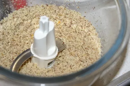 Конфеты из фейхоа с мёдом и орехами: шаг 4