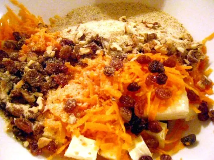 Котлеты из молодой моркови с фетой и орехами: шаг 2