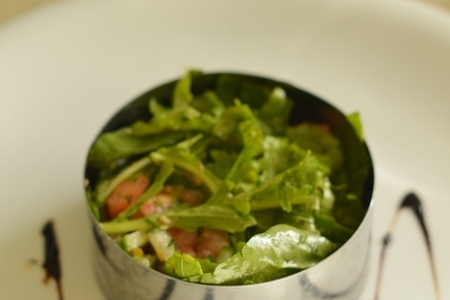 Сибас с салатом и средиземноморским соусом.: шаг 4