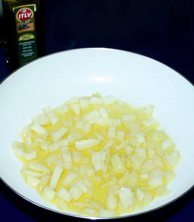 Свинина с овощами и оливками в горшочках: шаг 6