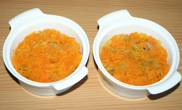Свинина с овощами и оливками в горшочках: шаг 11