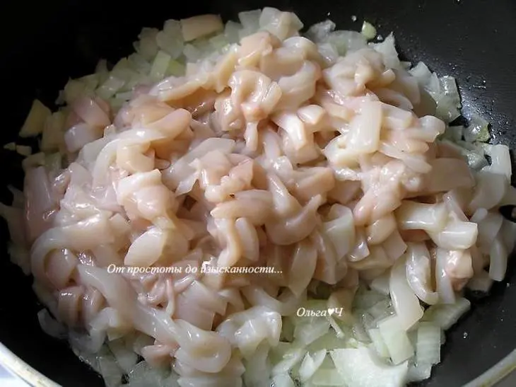 Кальмары, тушеные с капустой в белом вине: шаг 1