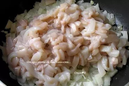 Кальмары, тушеные с капустой в белом вине: шаг 1