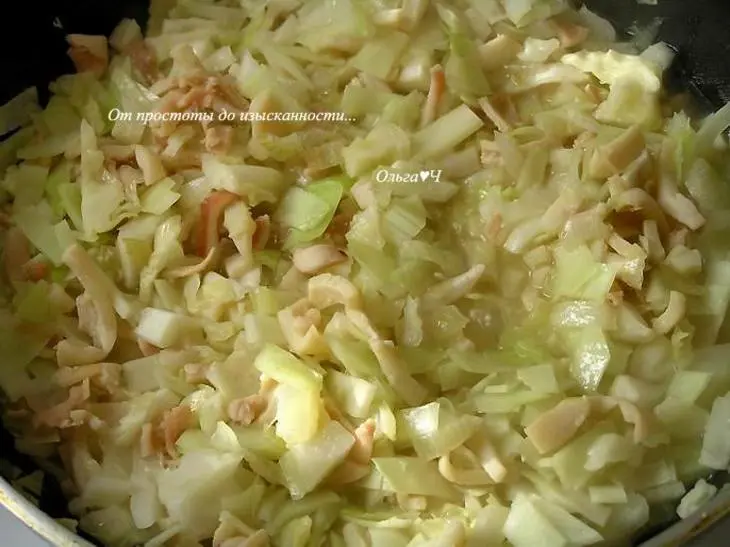 Кальмары, тушеные с капустой в белом вине: шаг 4