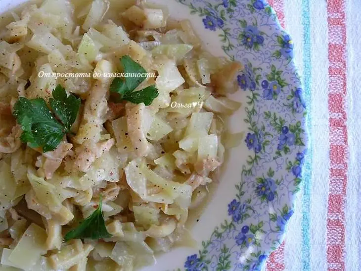 Кальмары, тушеные с капустой в белом вине: шаг 5