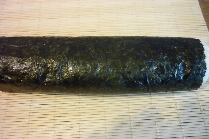 Паровой рыбный рулет  в нори: шаг 6
