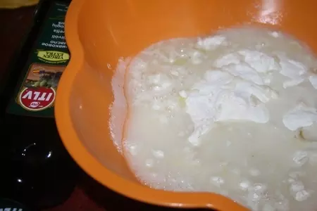 Пицца "сальчичон" с каперсами, маслинами и болгарским перцем: шаг 2