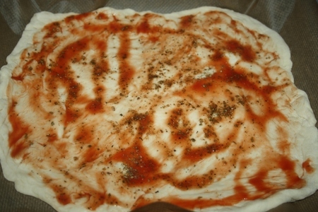 Пицца "сальчичон" с каперсами, маслинами и болгарским перцем: шаг 6