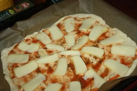 Пицца "сальчичон" с каперсами, маслинами и болгарским перцем: шаг 7