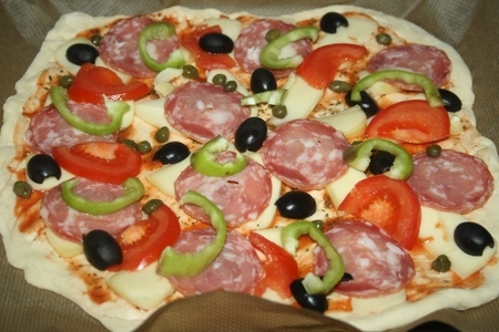 Пицца "сальчичон" с каперсами, маслинами и болгарским перцем: шаг 9