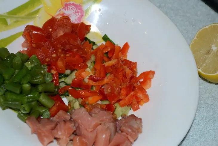 Салат с яйцом-пашот и морепродуктами: шаг 2