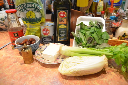 Зеленый салат с финиками и фетой: шаг 1