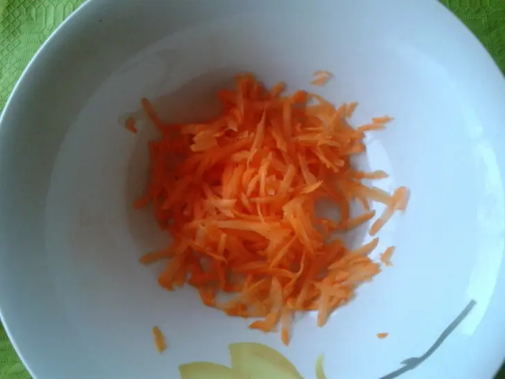 Cалат с курочкой и фруктами: шаг 1