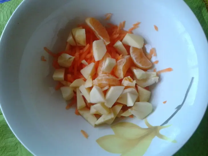 Cалат с курочкой и фруктами: шаг 3