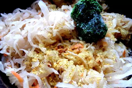 Тушёная капуста с баварскими колбасками: шаг 1
