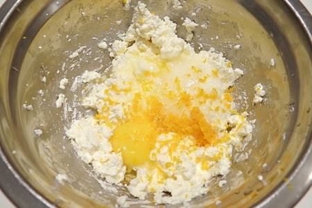 Бруснично-апельсиновая шарлотка из багета и сливочного сыра : шаг 7