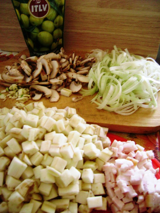  капеллини с грибами и баклажанами в сливочном соусе. capellini with eggplant and mushrooms.: шаг 1