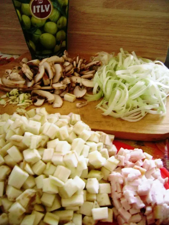 Капеллини с грибами и баклажанами в сливочном соусе. capellini with eggplant and mushrooms.: шаг 1