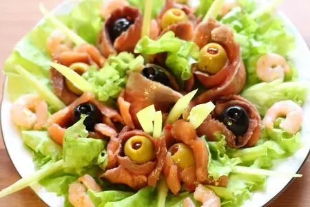 Закуска из лосося  с оливками и маслинами "букет": шаг 6