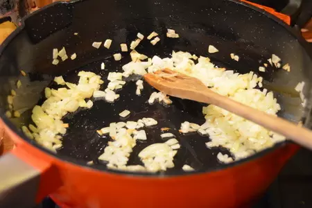Теплый картофельный салат с бататом и зеленым луком: шаг 6