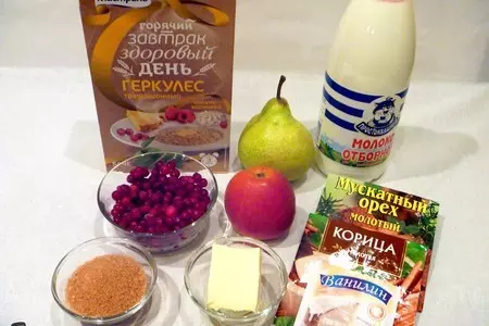 Каша овсяная с фруктами и брусникой: шаг 1