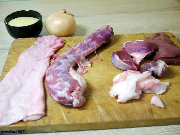 Лапша с утиными потрошками и  фаршированной шейкой: шаг 1